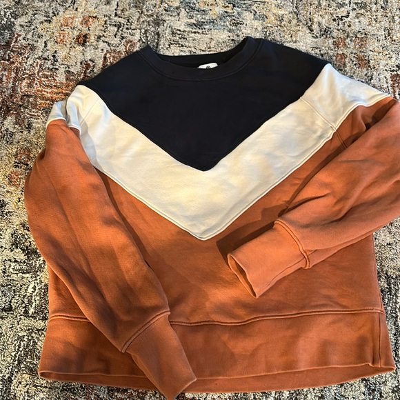 Sundry Tops - Sundry Chevron Color Block Sweatshirt 💯 Cotton